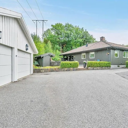 Nice Modern House In With Lovely Patio