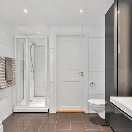 Nice Modern House In With Lovely Patio Apartment *