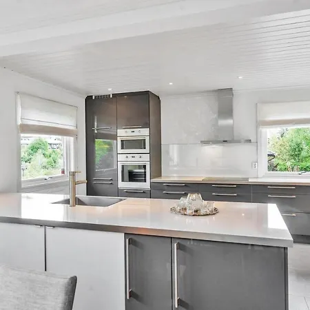Apartment Nice Modern House In With Lovely Patio *