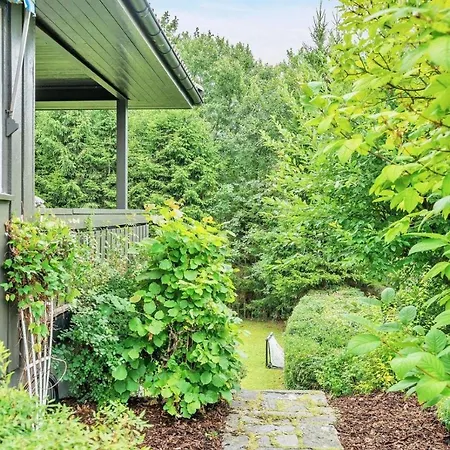 Nice Modern House In With Lovely Patio *